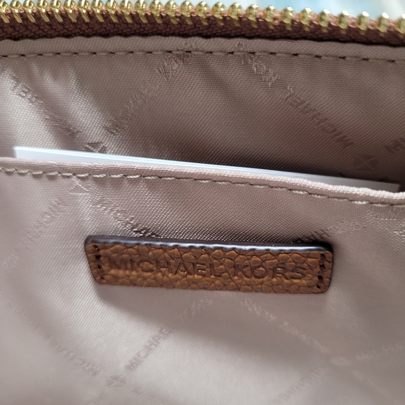 Michael kors Large Zip Clutch  Wristlet. - Picture 6 of 8